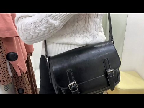 ❤️ Masturbasyon piblik nan jenn femèl FeralBerry ak yon gode nan sal la Fitting ️❌ Pornografi Larisi nan nou % ht.moresexmovies.ru%